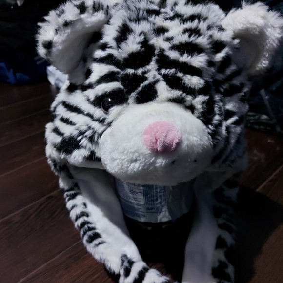 NWOT Fuzzy Winter Hat - Snow leopard - Picture 2 of 3